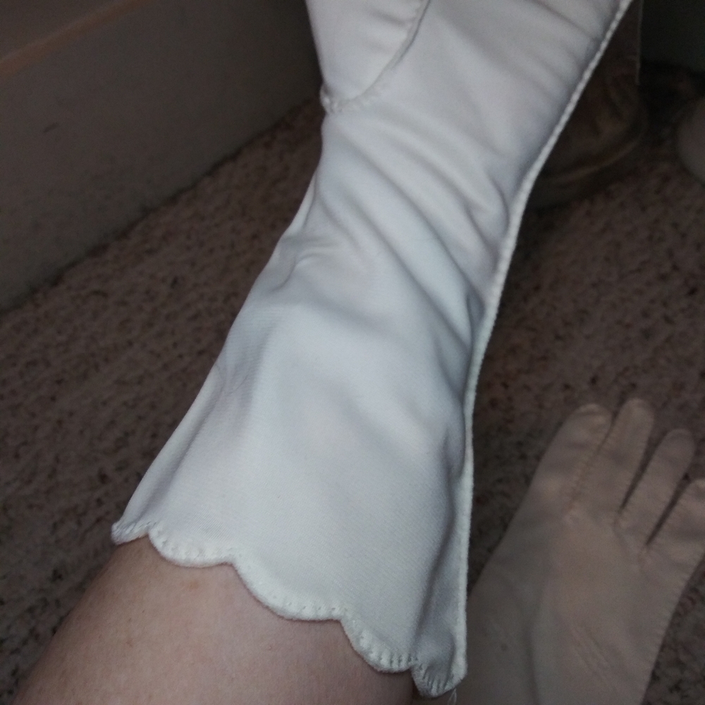 Vintage 1950's Shalimar Handmade Ivory Embroidered Opera Gloves - Picture 5 of 13